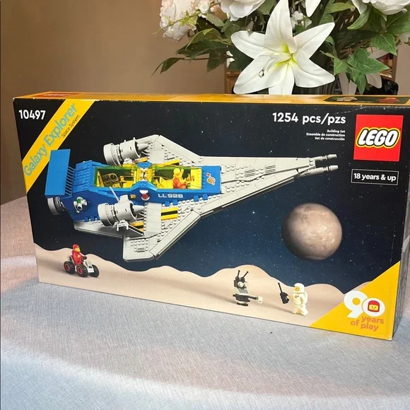 LEGO Galaxy Explorer Spacecraft Set - Blue, Gray, and Yellow - Picture 5 of 7